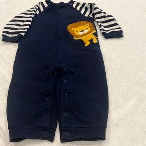 Gymboree one piece jumpsuit (12-18) lion like new, little